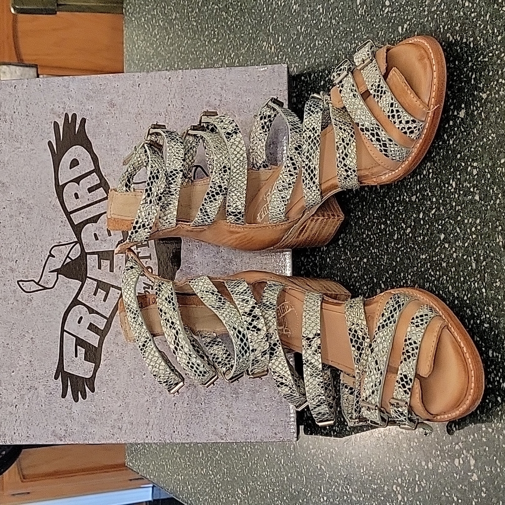 FREEBIRD CASANDRA SANDAL. Teal blue Size 8.5 to 9.